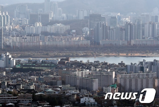 서울 남산에서 바라본 아파트 단지. 2022.12.8/뉴스1 © News1 김진환 기자