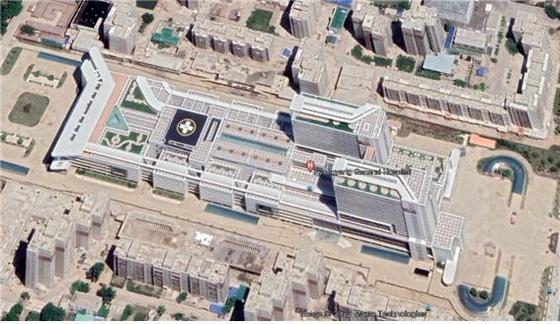 지난해 6월 촬영한 구글어스의 평양종합병원 사진. 건물 외관과 조경 공사가 사실상 마무리된 것으로 보인다.  ('구글어스' 갈무리)© 뉴스1