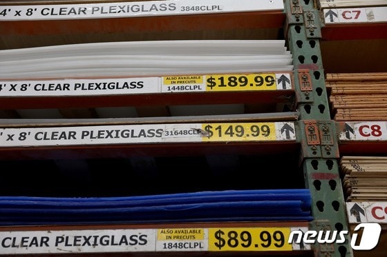 미국의 한 상품 매장에 진열된 아크릴 용품© AFP=뉴스1