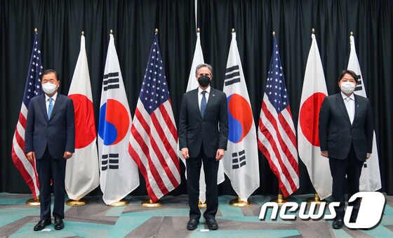 왼쪽부터 정의용 외교부 장관과 토니 블링컨 미국 국무장관, 하야시 요시마사 일본 외무상. (외교부 제공) 2022.2.13/뉴스1