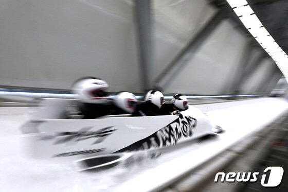 원윤종팀이 19일 2022 베이징 동계올림픽 봅슬레이 남자 4인승 1~2차 시기를 치렀다. © 로이터=뉴스1