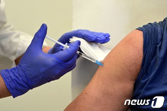 코로나19 백신 접종 모습. © AFP=뉴스1 자료 사진