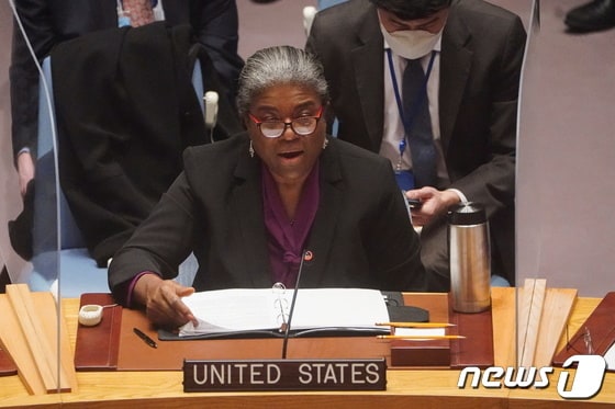 린다 토머스 그린필드 유엔 주재 미국대사가 유엔 안전보장이사회에서 연설하고 있다. 2022.02.22/news1 © 로이터=뉴스1