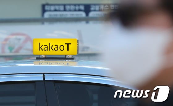24일 서울역에서 주행중인 카카오T 택시 모습. 2022.2.24/뉴스1 © News1 허경 기자