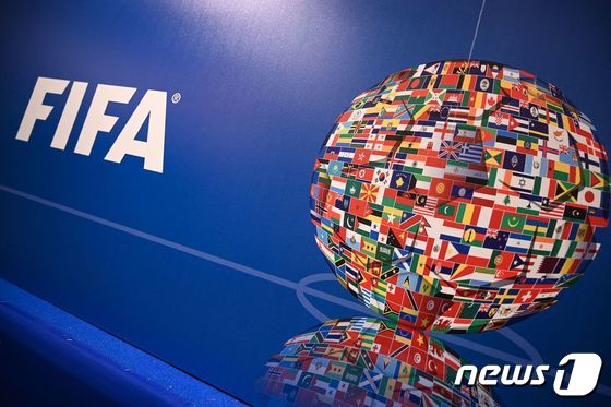국제축구연맹이 러시아의 국가명과 국기 등을 사용할 수 없는 제재를 발표했다. © AFP=뉴스1