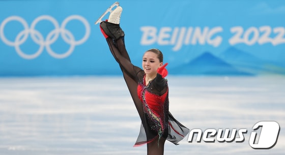 7일 중국 베이징 수도실내체육관에서 열린 2022 베이징 동계올림픽 피겨 팀이벤트 여자 싱글 프리스케이팅에서 러시아의 카밀라 발리예바(Kamila Valieva)가 연기를 펼치고 있다. 2022.2.7/뉴스1 © News1 안은나 기자