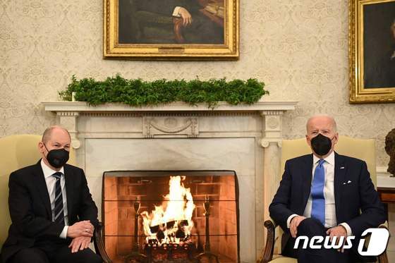 조 바이든 미국 대통령이 7일 백악관에서 올라프 숄츠 독일 총리와 회담하고 있다. © AFP=뉴스1 © News1 우동명 기자