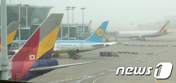 지난 3월14일 인천국제공항 계류장에 항공기 모습. 2022.3.14/뉴스1 © News1 임세영 기자