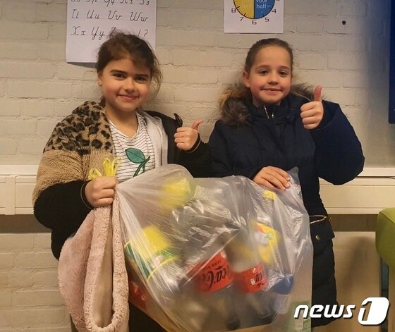 네덜란드 어린이들은 빈병을 모아서 우크라이나 전쟁 난민을 돕고 있다. © 차현정 통신원