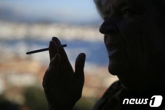 15일(현지시간) 덴마크 정부는 2010년 이후 태어난 사람들이 담배를 피우지 않도록 하는 법안을 검토중이라고 밝혔다. © AFP=뉴스1 © News1 이서영 기자
