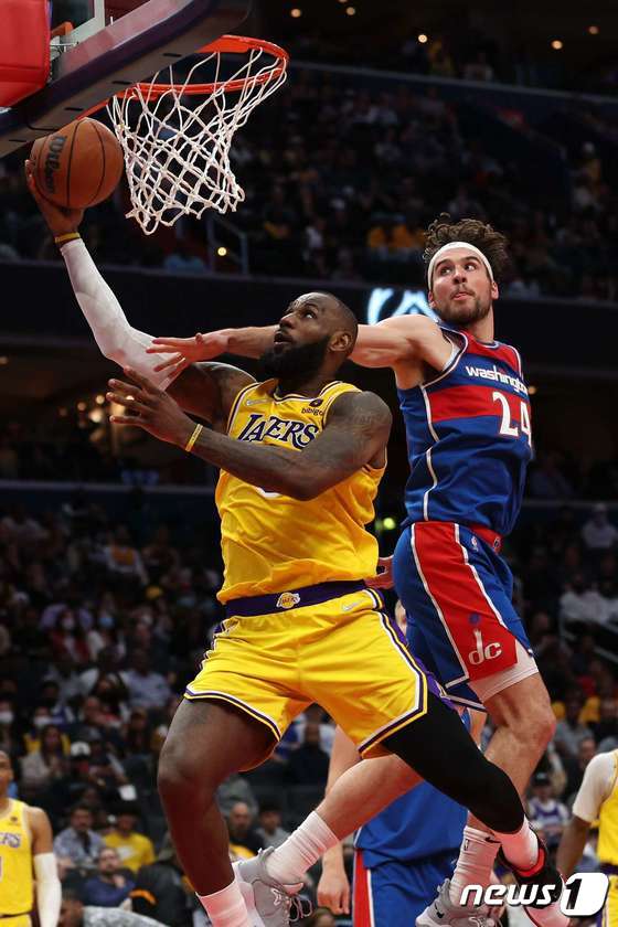 르브론 제임스가 NBA 통산 최다 득점 2위에 올랐다. © AFP=뉴스1