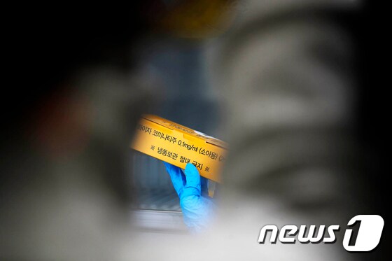 광주 북구 보건소 접종실에서 의료진이 소아용 백신을 점검하고 있다.(사진은 기사 내용과 무관함) /뉴스1 © News1