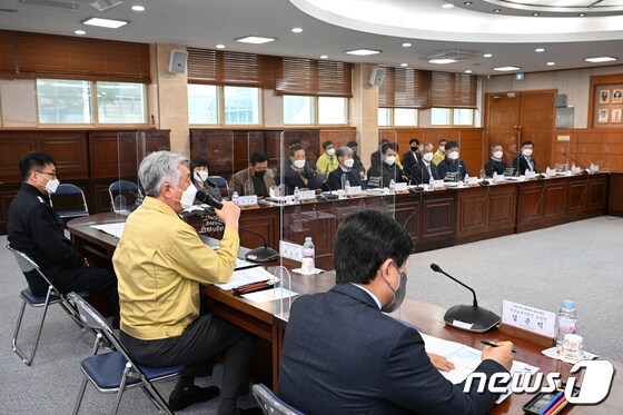 '2022 정선군 기관단체장 회의'가 31일 강원 정선군청 대회의실에서 열리고 있다. (정선군 제공) 2022.3.31/뉴스1