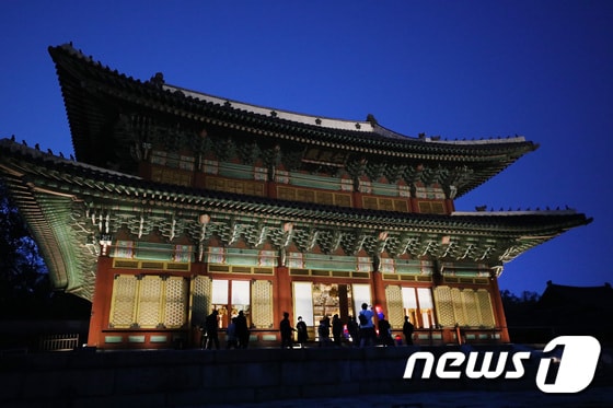 지난 4월 창덕궁에서 열린 달빛기행 사전행사 당시 모습. (뉴스1 DB)  2022.4.19/뉴스1 © News1 임세영 기자