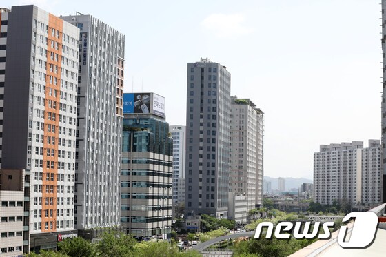 서울 시내의 한 오피스텔 밀집지역. 2022.4.26/뉴스1 © News1 이승배 기자