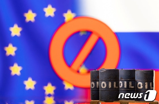 유럽연합(EU)이 대(對)러 제재의 일환으로 러시아산 석유의 단계적 금수 방안을 논의하고 있다. © 로이터=뉴스1 © News1 정윤영 기자