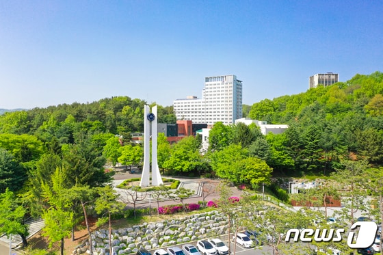 충남대학교 교사탑 전경. © 뉴스1