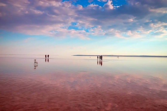 봄이면 분홍색으로 물든 투즈 호수. 터키문화관광부 제공