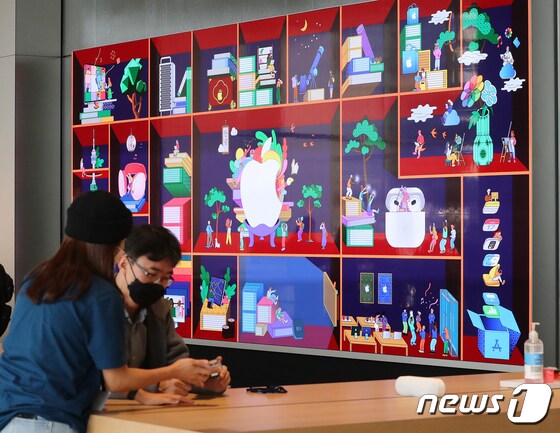 국내 애플스토어 3호점 '애플 명동'. 2022.4.7/뉴스1 © News1 김진환 기자