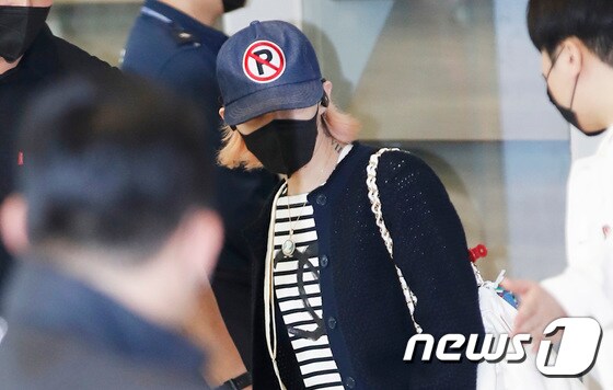 빅뱅(BIGBANG) 지드래곤이 12일 오후 인천국제공항 2터미널을 통해 입국하고 있다.  © News1 권현진 기자