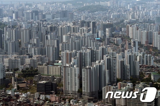 사진은 이날 서울 남산에서 바라본 아파트단지. 2022.5.16/뉴스1 © News1 박세연 기자
