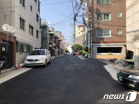 밤동산마을 일대 도로 확장 후(구로구 제공).© 뉴스1