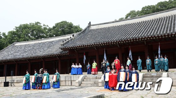 18일 서울 종로구 종묘 영녕전에서 묘현례가 재현되고 있다.  2022.5.18/뉴스1 © News1 장수영 기자