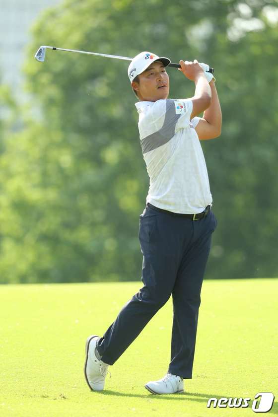 이경훈(31·CJ대한통운)이 20일(한국시간) 열린 PGA 챔피언십 1라운드에서 샷을 날리고 있다. © AFP=뉴스1