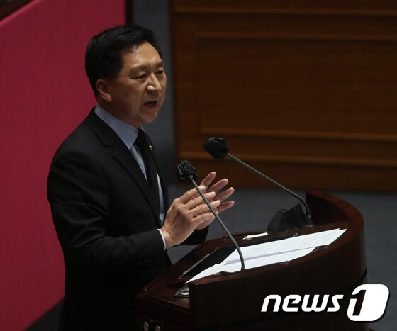 변명 발언하는 김기현 의원