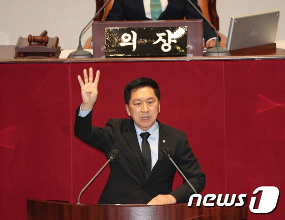 징계안 변명하는 김기현 의원