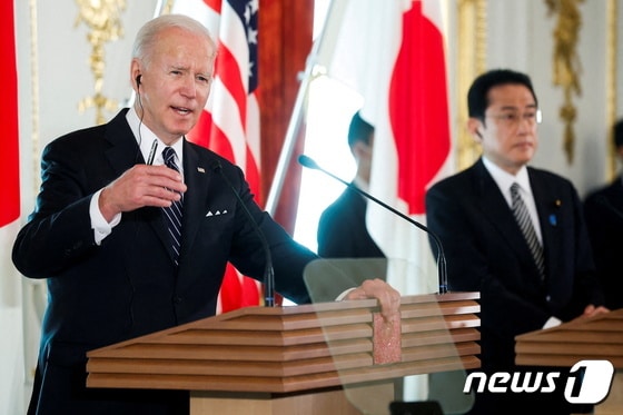 조 바이든 대통령과 기시다 후미오 일본 총리가 23일 오후 2시15분부터 일본 도쿄에서 공동 기자회견을 진행하고 있다. © 로이터=뉴스1 © News1 원태성 기자