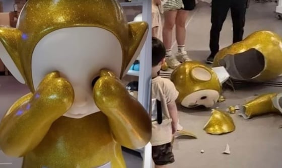 지난 22일 홍콩의 한 장난감 매장에 설치된 텔레토비 '나나' 조형물이 산산조각났다. (유튜브 갈무리) © 뉴스1