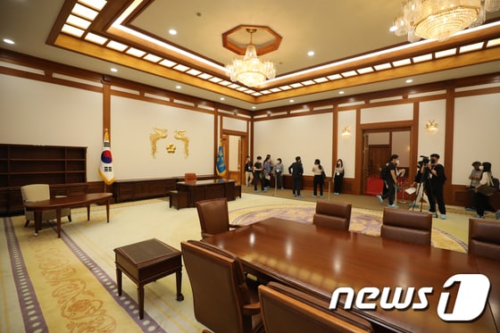 25일 오후 서울 종로구 청와대 본관 대통령 집무실이 언론에 공개되고 있다. 2022.5.25/뉴스1 © News1 황기선 기자