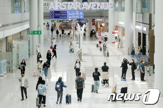 인천국제공항 면세점이 한산한 모습을 보이고 있다. 2022.5.29/뉴스1 © News1 민경석 기자