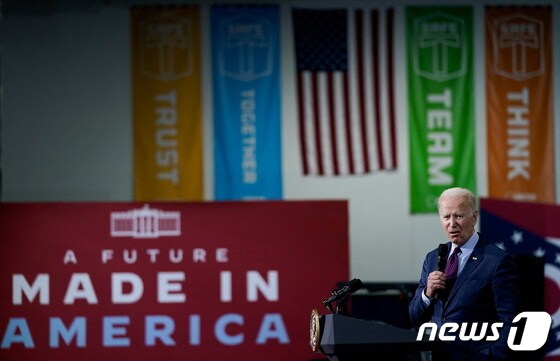 조 바이든 미국 대통령이 2022년 5월6일(현지시간) 미국 오하이오주의 한 철강 회사를 방문한 자리에서 연설을 하고 있다. © 로이터=뉴스1 © News1 김현 특파원