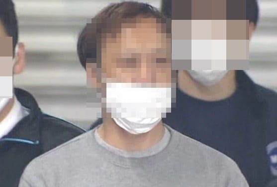 지난달 20일 도쿄 에도가와구 거리에서 강제 부정 행위 혐의로 체포된 용의자 고지 구마자와 (FNN 프라임 홈페이지 갈무리) © 뉴스1