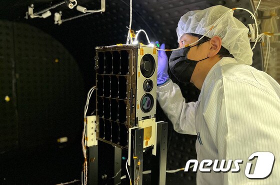 조선대 연구팀이 개발한 큐브위성 STEP Cube Lab-II.(조선대 제공)2022.6.22/뉴스1 © News1