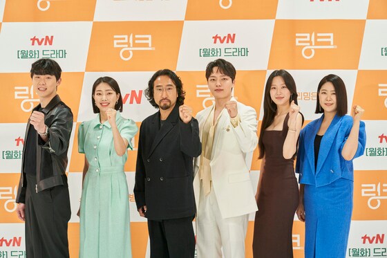 (왼쪽부터) 송덕호, 이봄소리, 홍종찬 PD, 여진구, 문가영, 김지영/ 사진제공=tvN © 뉴스1