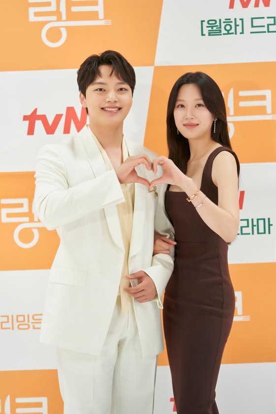 배우 여진구(왼쪽), 문가영/ 사진제공=tvN © 뉴스1