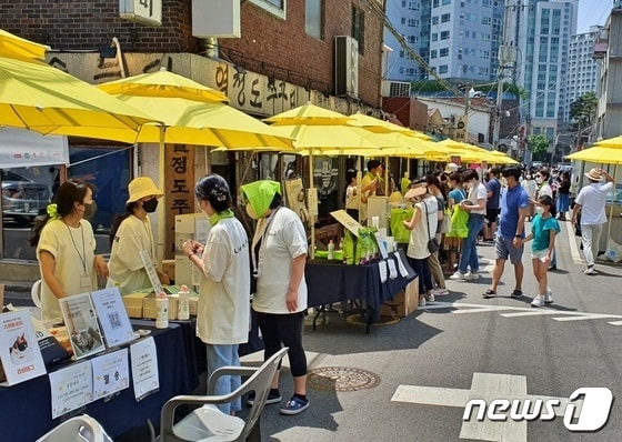 5월 28일 서울 용산구 백범로 일대에서는 '나비야사랑해' 바자회가 열렸다. © 뉴스1 최서윤 기자