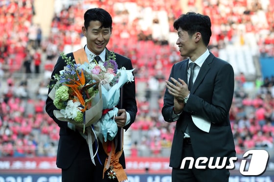 손흥민(왼쪽)과 박지성. /뉴스1 © News1 오대일 기자