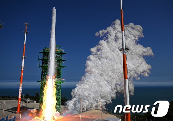 한국형 우주발사체 '누리호'(KSLV-Ⅱ)'가 지난달 21일 전남 고흥군 나로우주센터에서 발사되고 있다. 2022.6.21/뉴스1 © News1 사진공동취재단