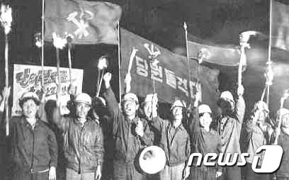 (평양 노동신문=뉴스1) = 북한 노동당 기관지 노동신문은 25일 6.25전쟁 시기 당원들의 정신을 조명했다. 사진은 