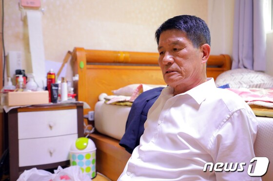 3일 오후 광주 서구 농성동의 한 주택에서 만난 김태수씨(67) 모습. 김씨는 80년 5월 부상자를 후송한 뒤 광주교도소 앞에 잠시 정차했다가 간첩으로 몰려 고문을 받았다. 2022.6.4/뉴스1 © 뉴스1