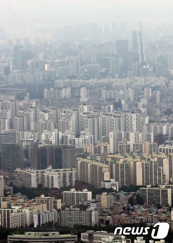 남한산성에서 바라본 서울 아파트 단지 모습. 2022.7.14/뉴스1 © News1 송원영 기자