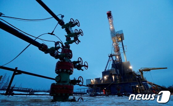 러시아 이르쿠츠크에서 이르쿠츠크 원유 회사가 원유를 시추하는 모습. 2019.03.11 © 로이터=뉴스1 © News1 김예슬 기자