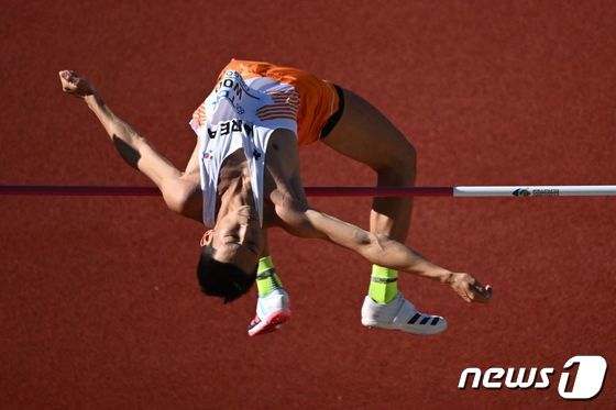 남자 높이뛰기 우상혁 © AFP=뉴스1
