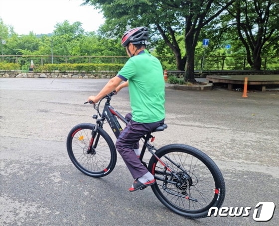 전주시 공영자전거대여소가 19일부터 전기자전거와 팻바이크 대여사업을 시범운영한다.(전주덕진지역자활센터 제공)© 뉴스1