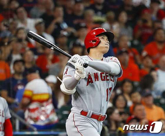 오타니 쇼헤이가 2일(한국시간) 메이저리그 휴스턴 애스트로스전에서 시즌 18호 홈런을 기록했다. © AFP=뉴스1