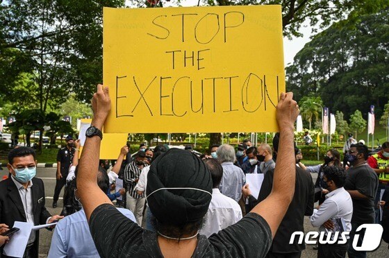 지난해 11월3일(현지시간) 싱가포르에서 열린 사형 반대 집회에 참여한 한 활동가의 모습. 2021.11.03 © AFP=뉴스1 © News1 김예슬 기자